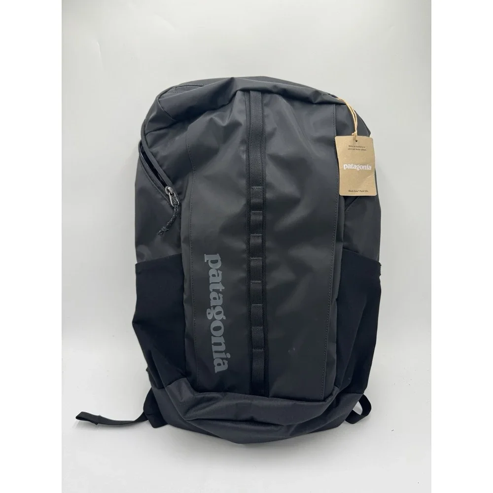 Patagonia 25L Black Hole Pack Black NWT $150 MSRP